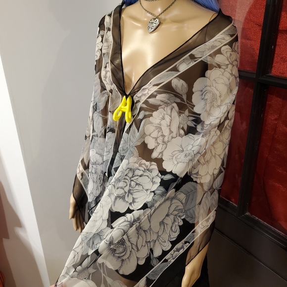 Vintage Dark Floral Sheer Shall Scarf - Picture 2 of 4